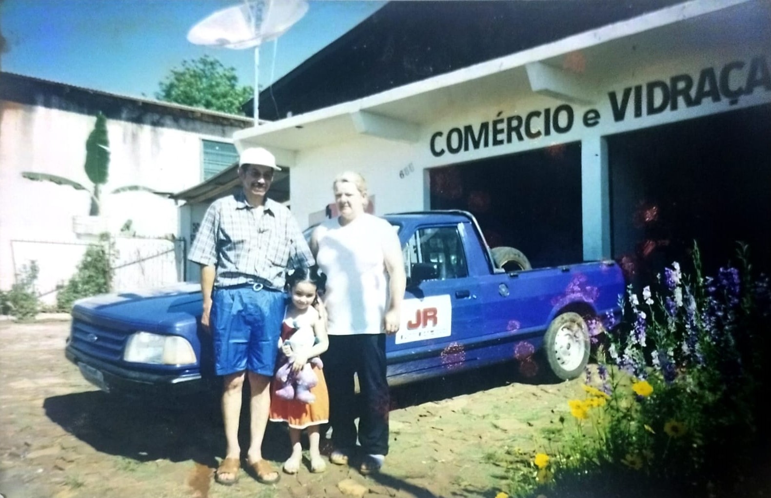 foto antiga da vidraçaria junior glass, antigo comercio e vidraçaria jr.
vidraçaria em Monte Carlo SC