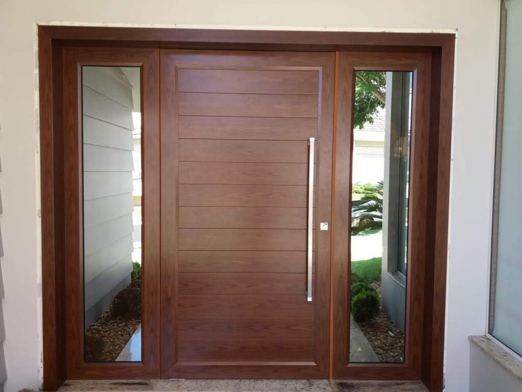 Porta de alumínio com vidro, instalação realizada pela Junior Glass.