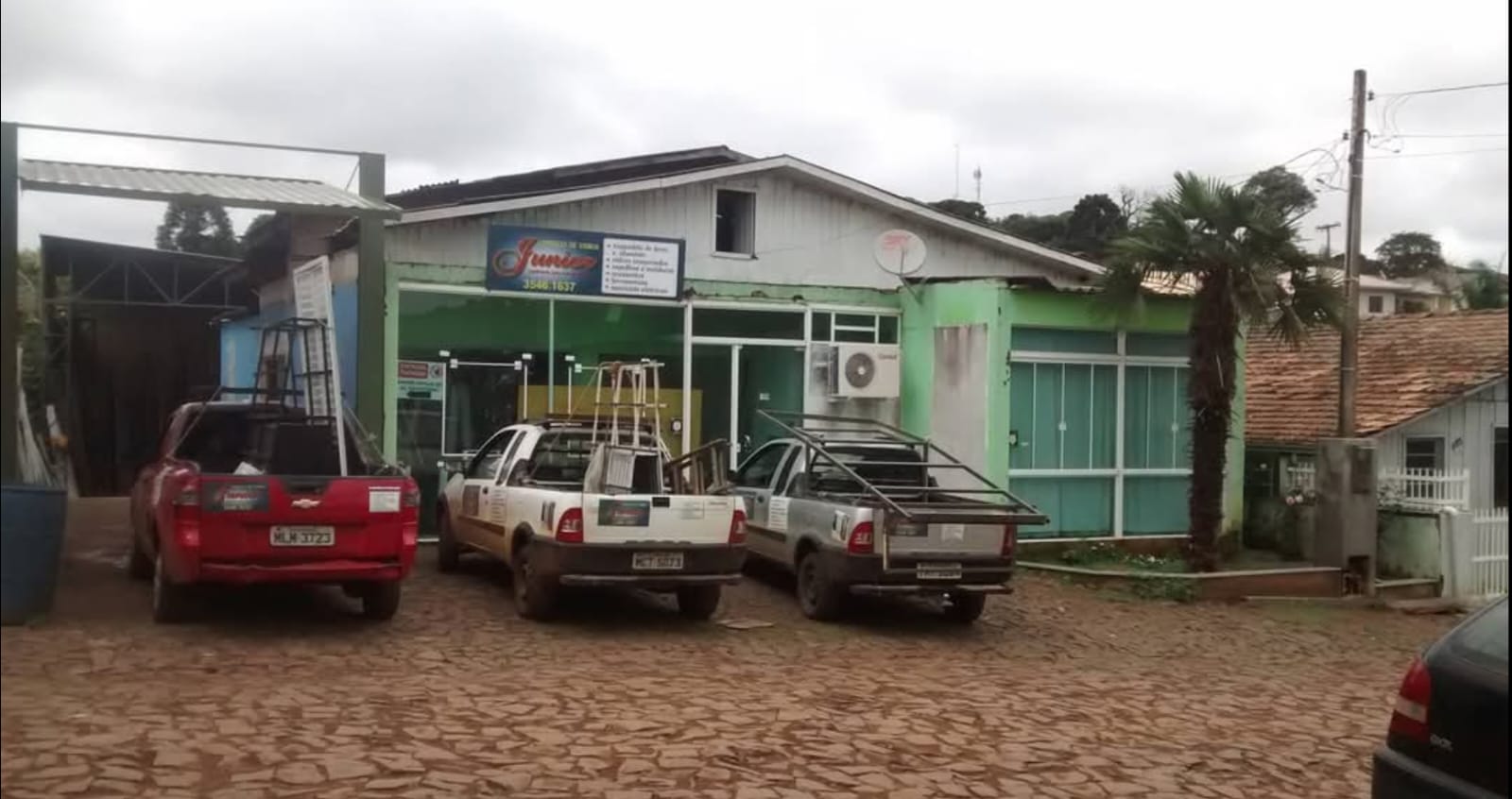 foto antiga da vidraçaria junior glass, antigo comercio e vidraçaria jr.
vidraçaria em Monte Carlo SC